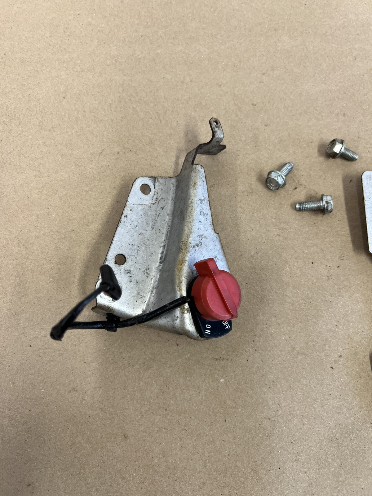 Honda XR2600 5.0 HP Run Stop Switch & Brackets B240