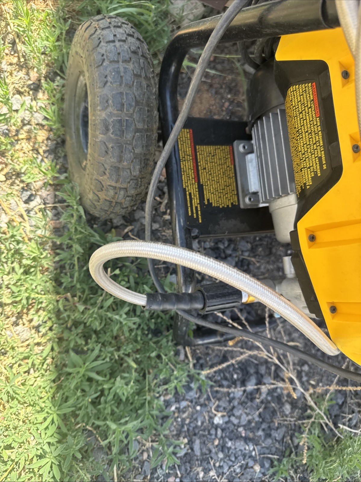 DEWALT 2400 PSI 1.1 GPM Corded Electric Cold Water Washer w/ Wand Tips