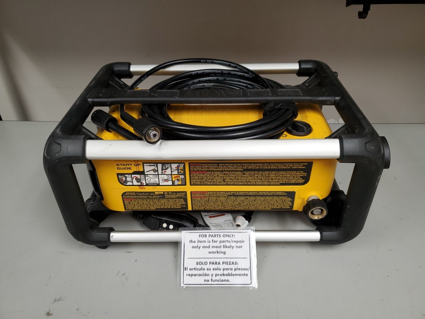 DeWALT (DWPW2100) 2100 PSI 1.2 GPM 13 Amp Pressure Washer (FOR PARTS ONLY)