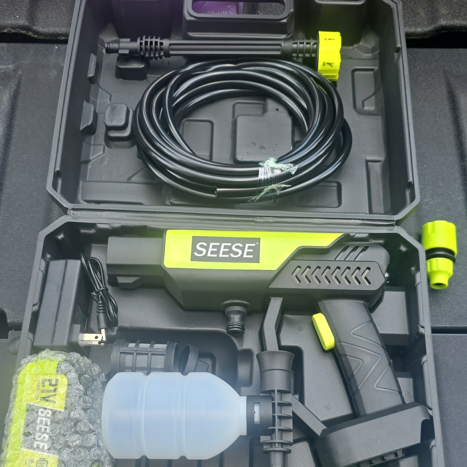 SEESE 21V Cordless Cold Water Pressure Washer Kit w/ Hose, Charger, Soap Bottle