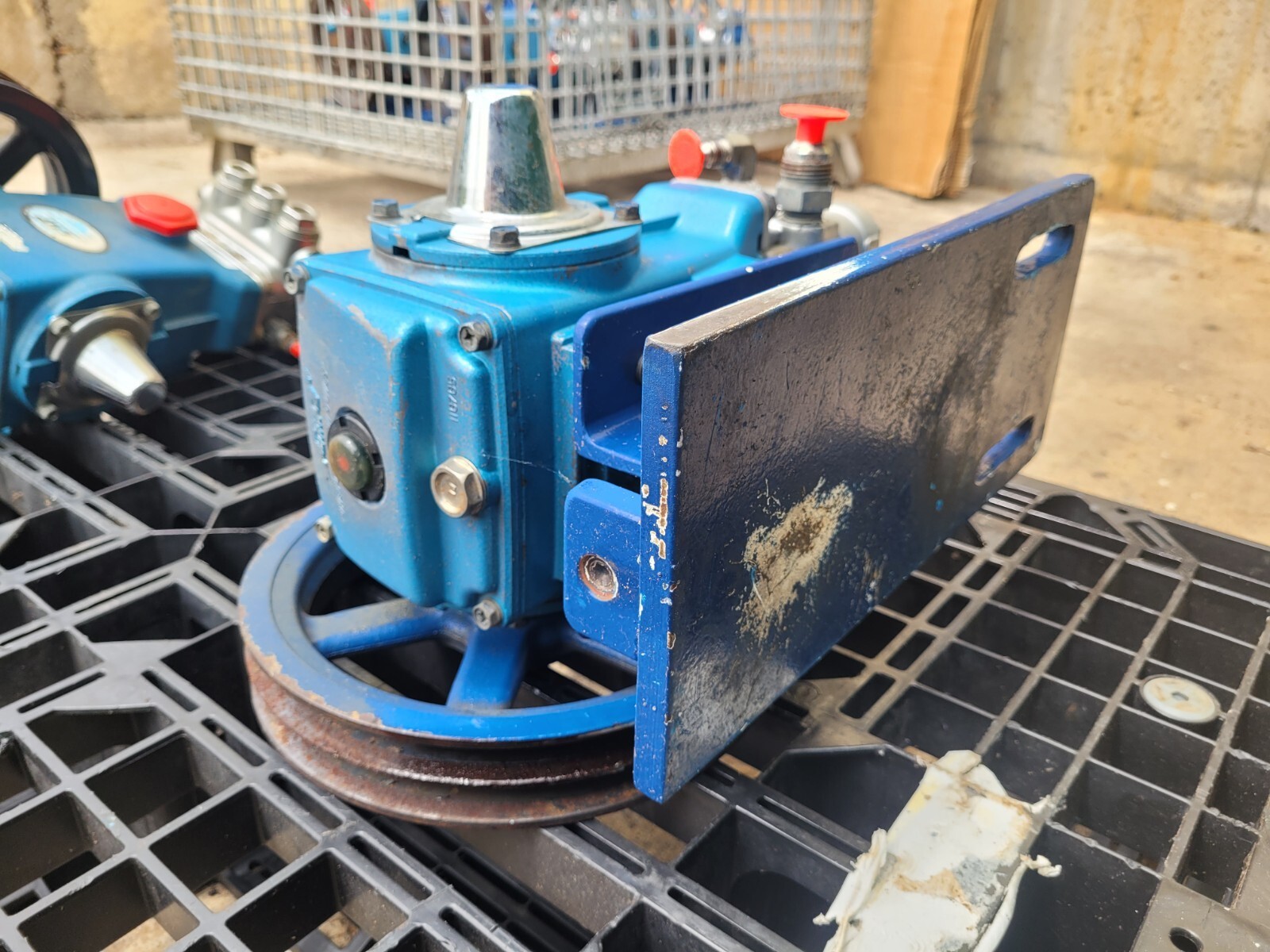 CAT Pump Model 550 5 GPM / 3000 PSI Belt Drive 7 Frame Plunger PD Working Pull