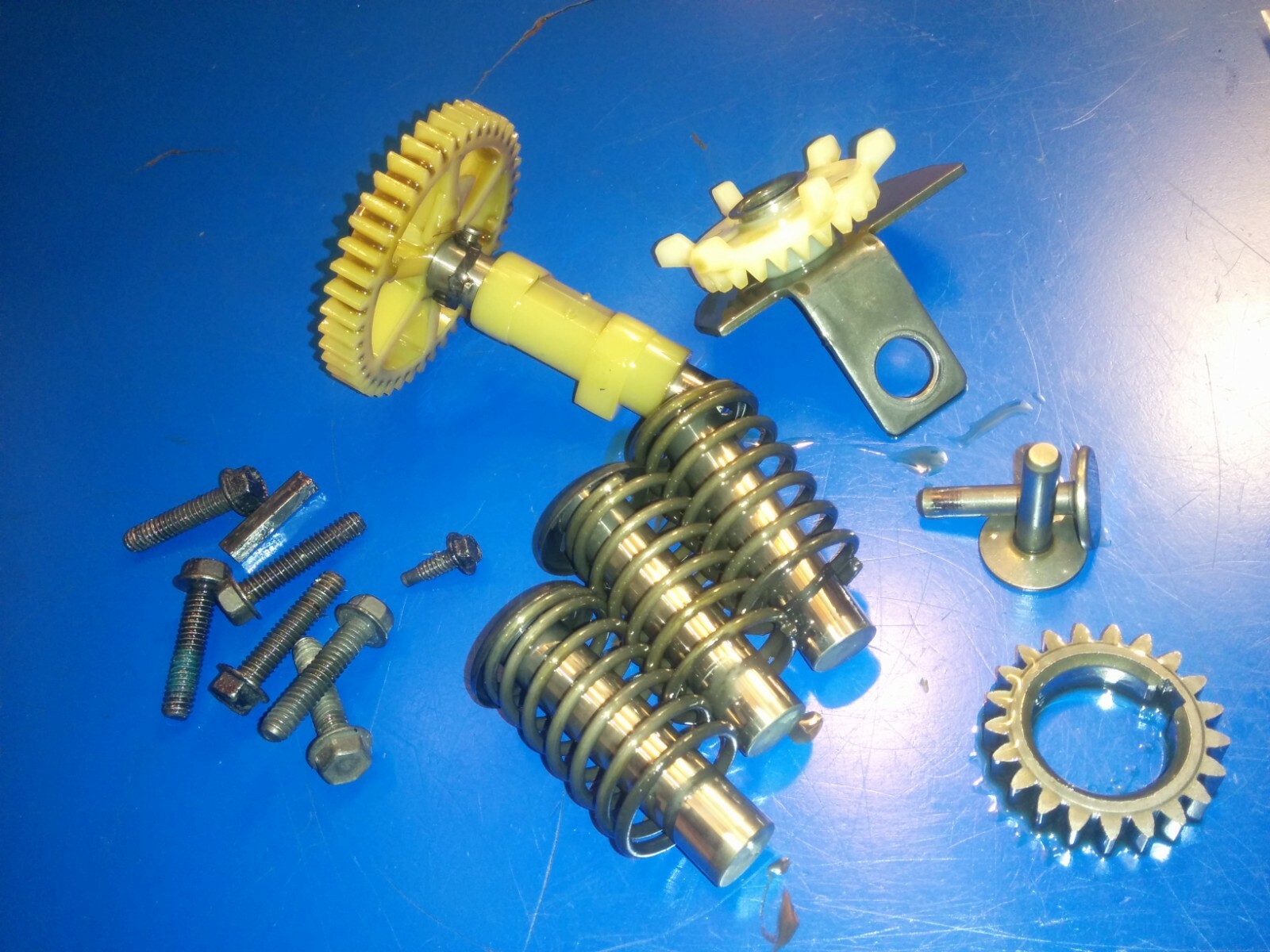 691805 691998 cam screws spring = Briggs and Stratton 10D902-0133-B2 (1 4o)