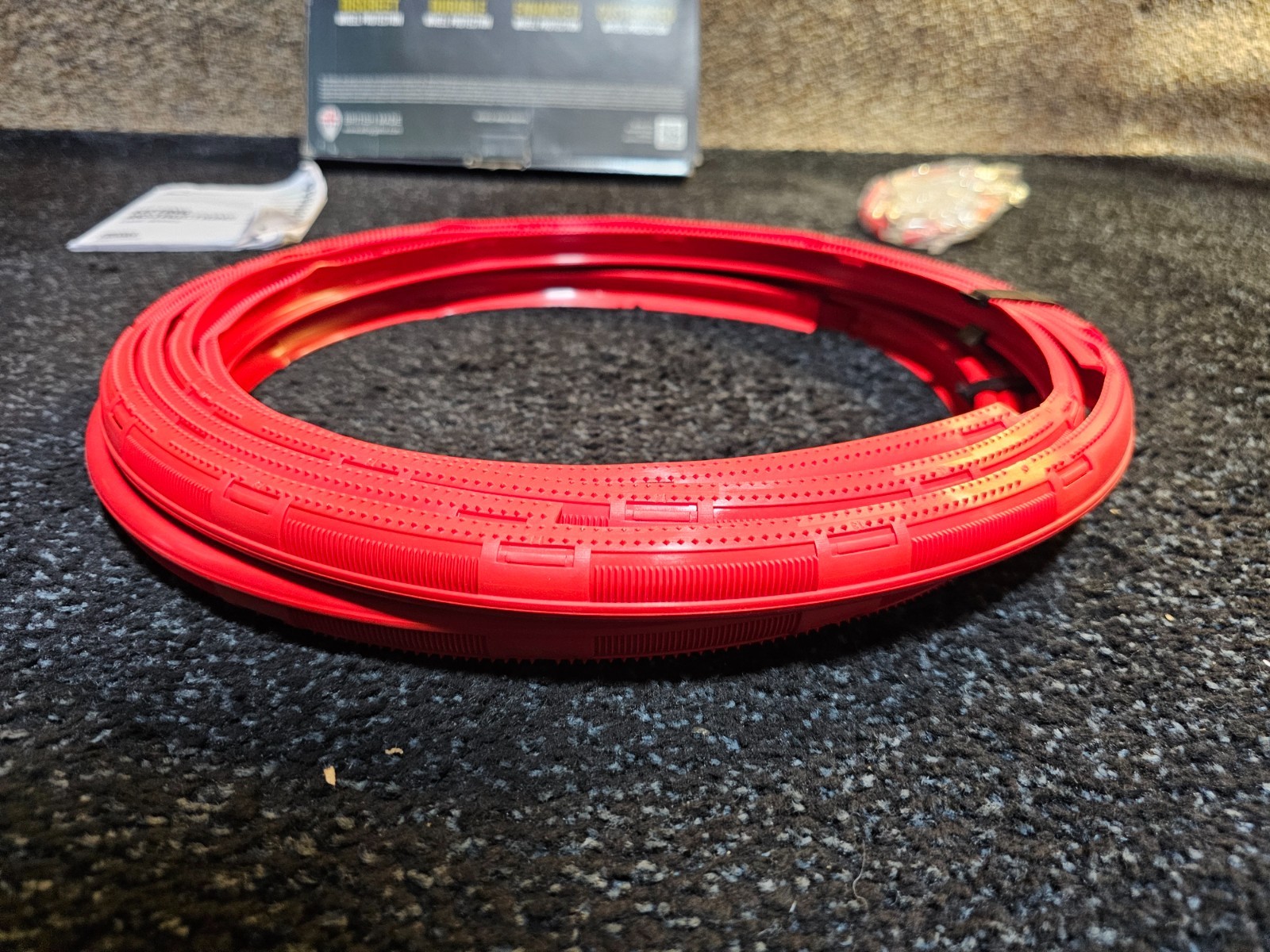 AlloyGator Red Rim Protector for Car Wheels (Fits 12-24″ Wheel Diameter)