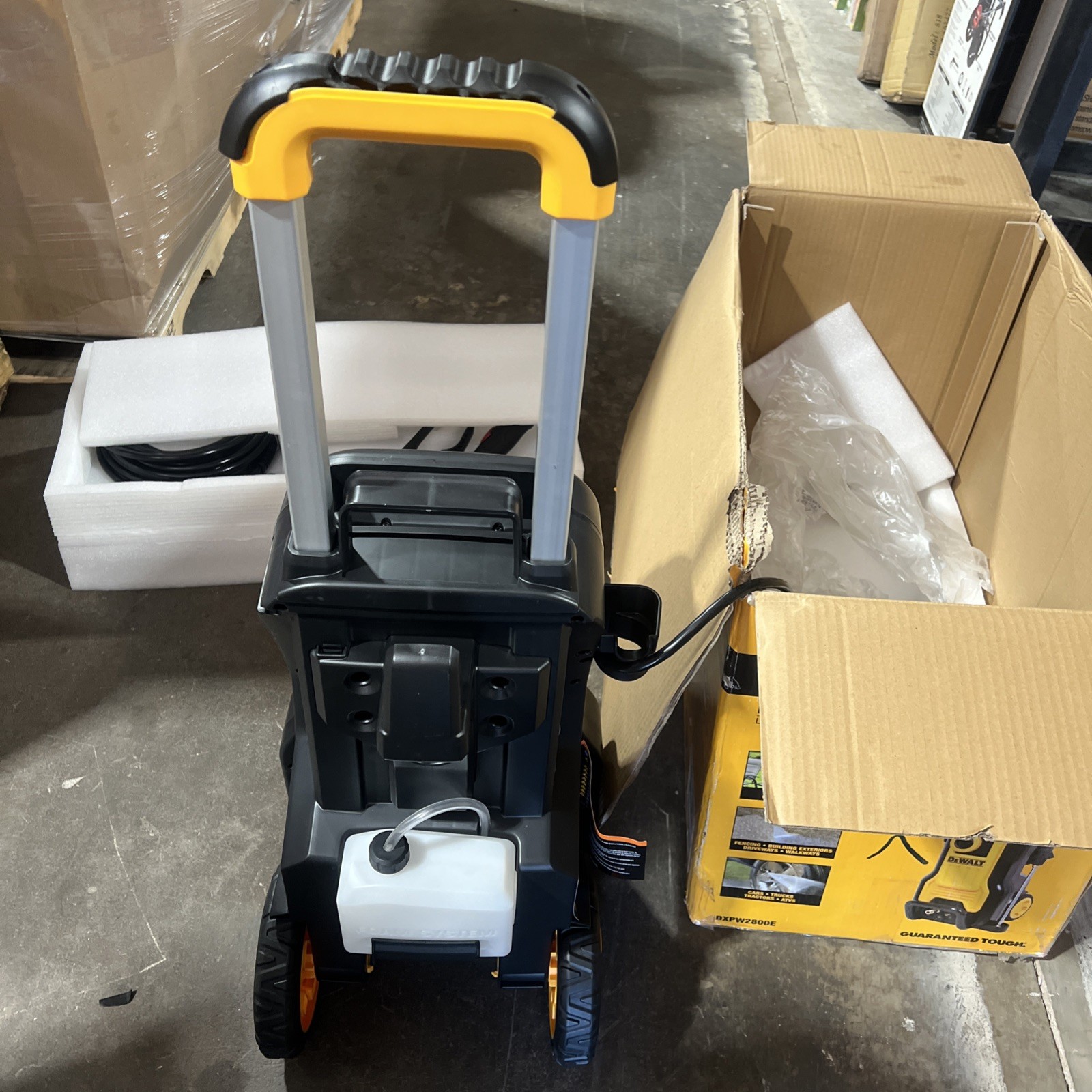 DEWALT Cold Water Electric Pressure Washer 2800 PSI 1.0 GPM With Axial Pump