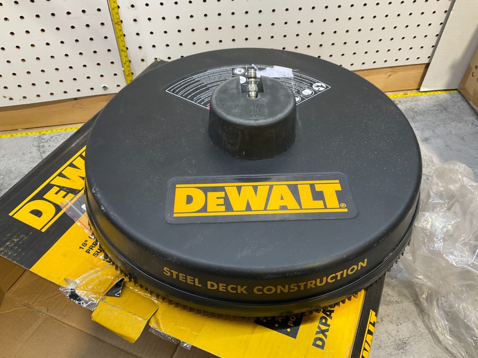 DEWALT DXPW37SC 18″ 3700 PSI Surface Cleaner with Quick Connect Plug – 33DH