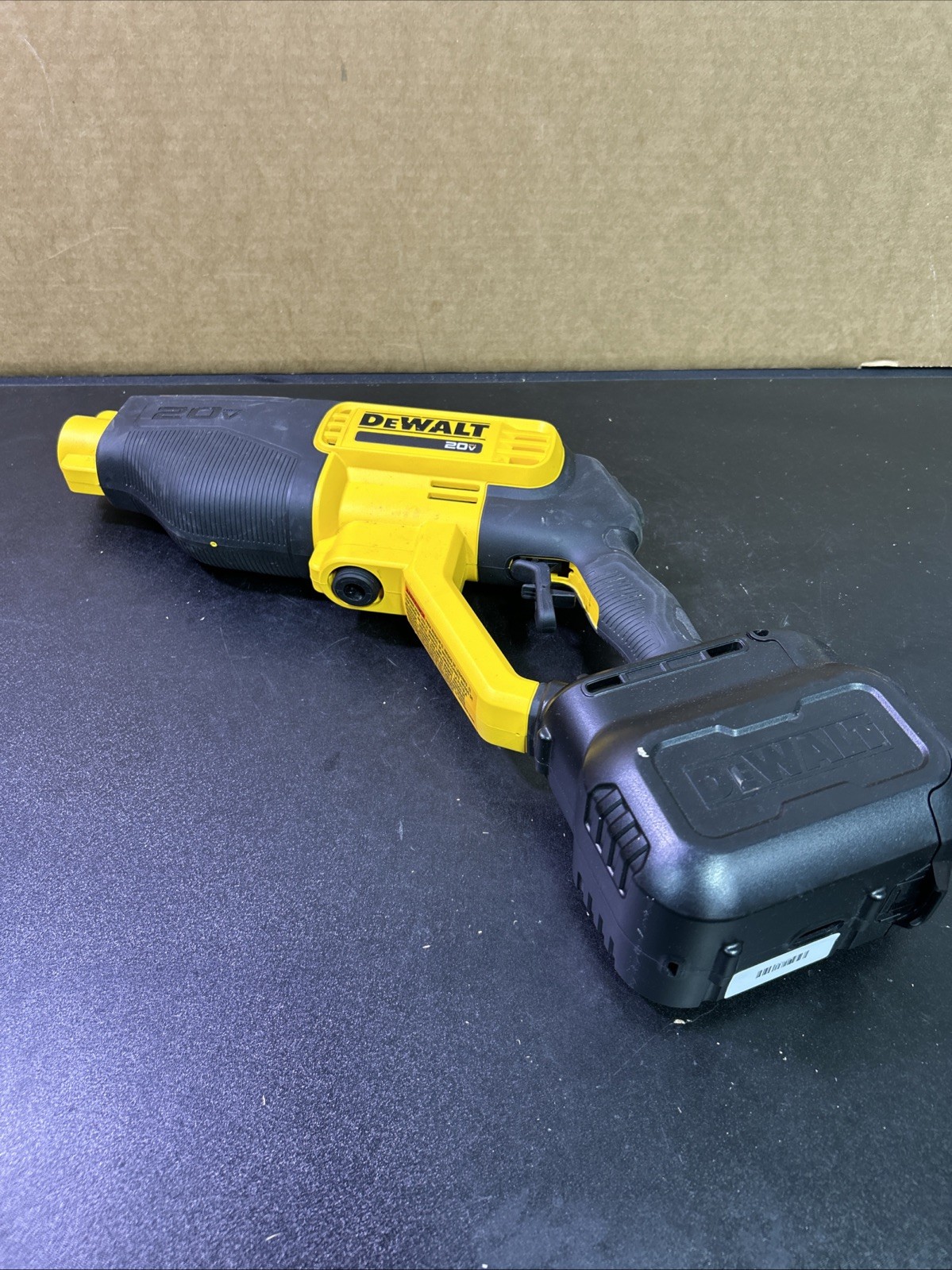 DEWALT 20V MAX 550 PSI Cold Water Pressure Washer (Tool only) (DCPW550) W2