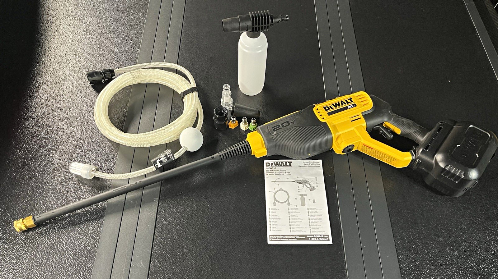 DEWALT 20V Cordless Battery Cold Water Pressure Washer Kit DCPW550 Hose
