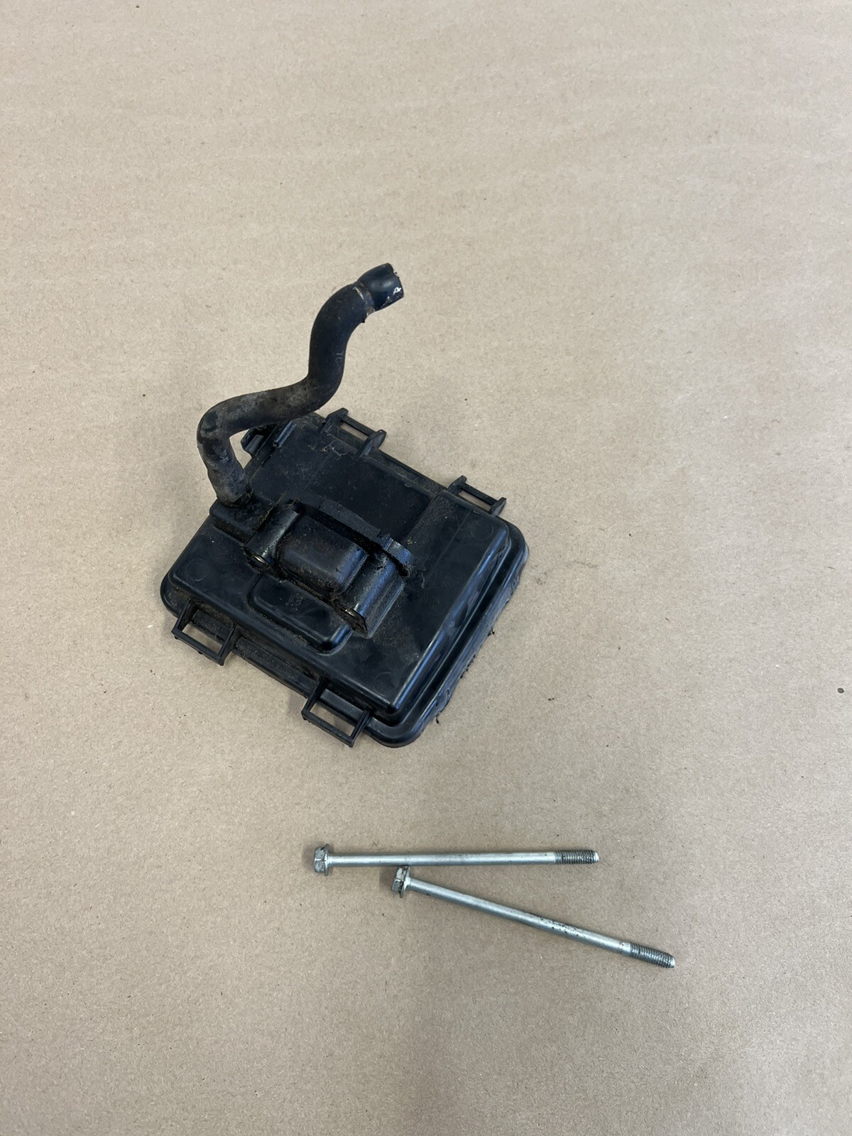 Honda XR2600 5.0 HP Inner Airbox & Bolts Base B240