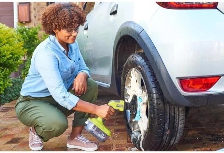 Ryobi Green 18V Power Scrubber – Lightweight & Waterproof Cleaning Tool