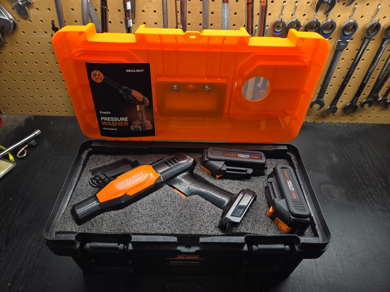 CORDLESS PORTABLE POWER WASHER