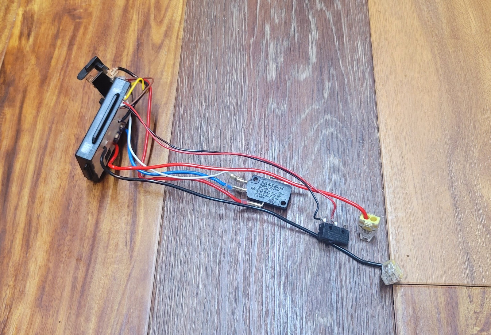 DEWALT MICRO SWITCH & BOARD FOR DCPW550 20V MAX 550 PSI Pressure Washer