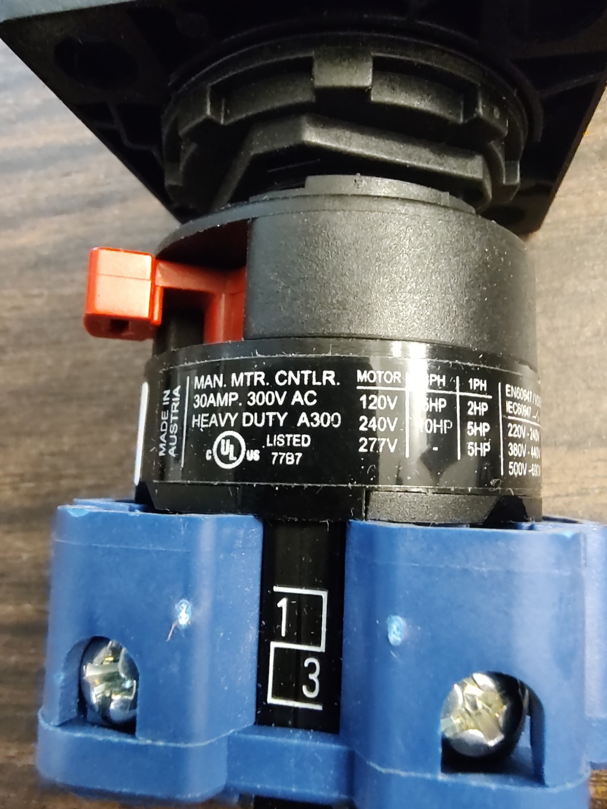 Kraus Naimer, 240V, 30A, Face Plate 1.7/8″ 1 hole, 3 Position Off-Pump-Burner