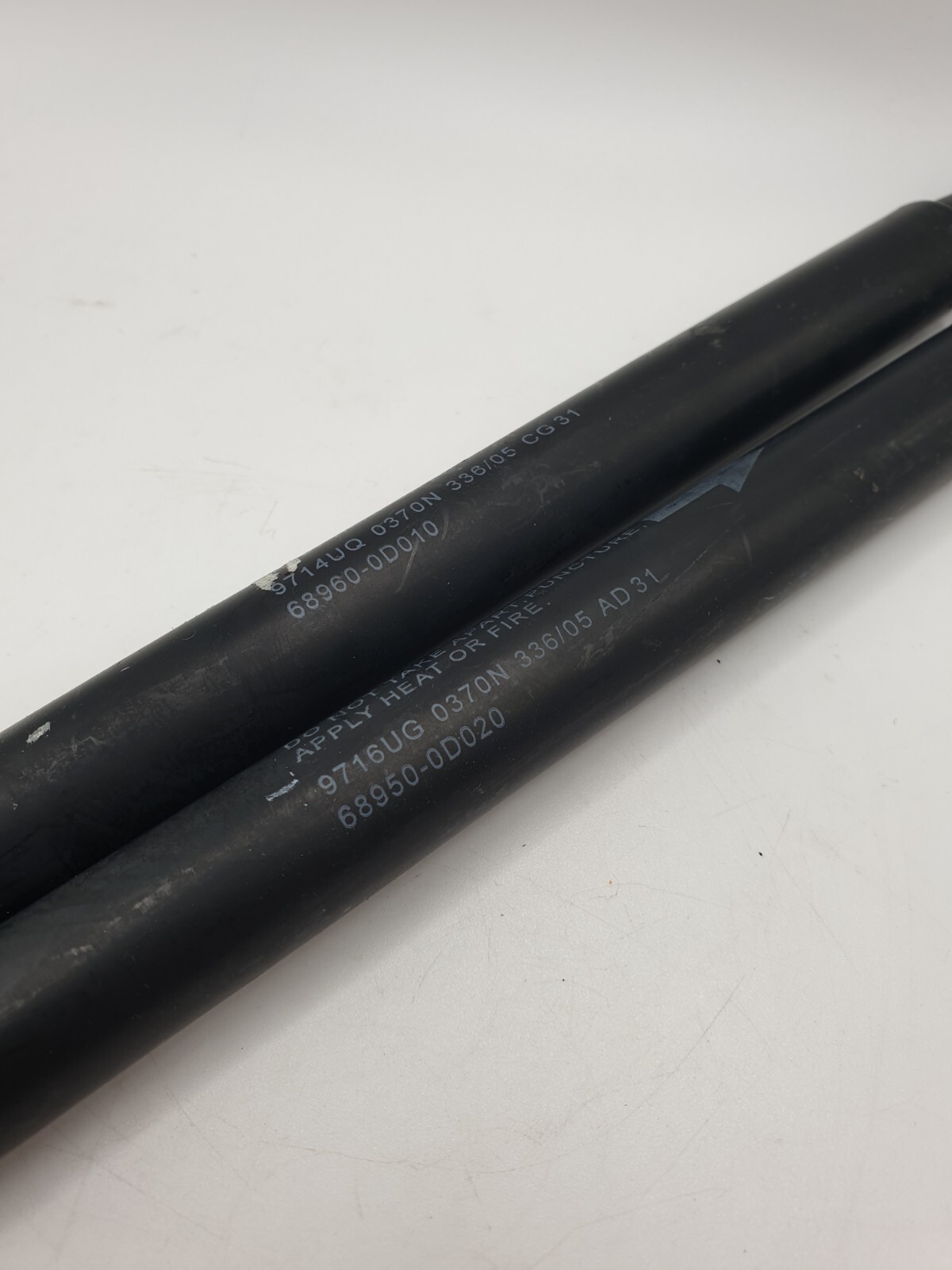 Toyota Yaris Mk2 2008 Tailgate Boot Struts Set Of Two 689500D020