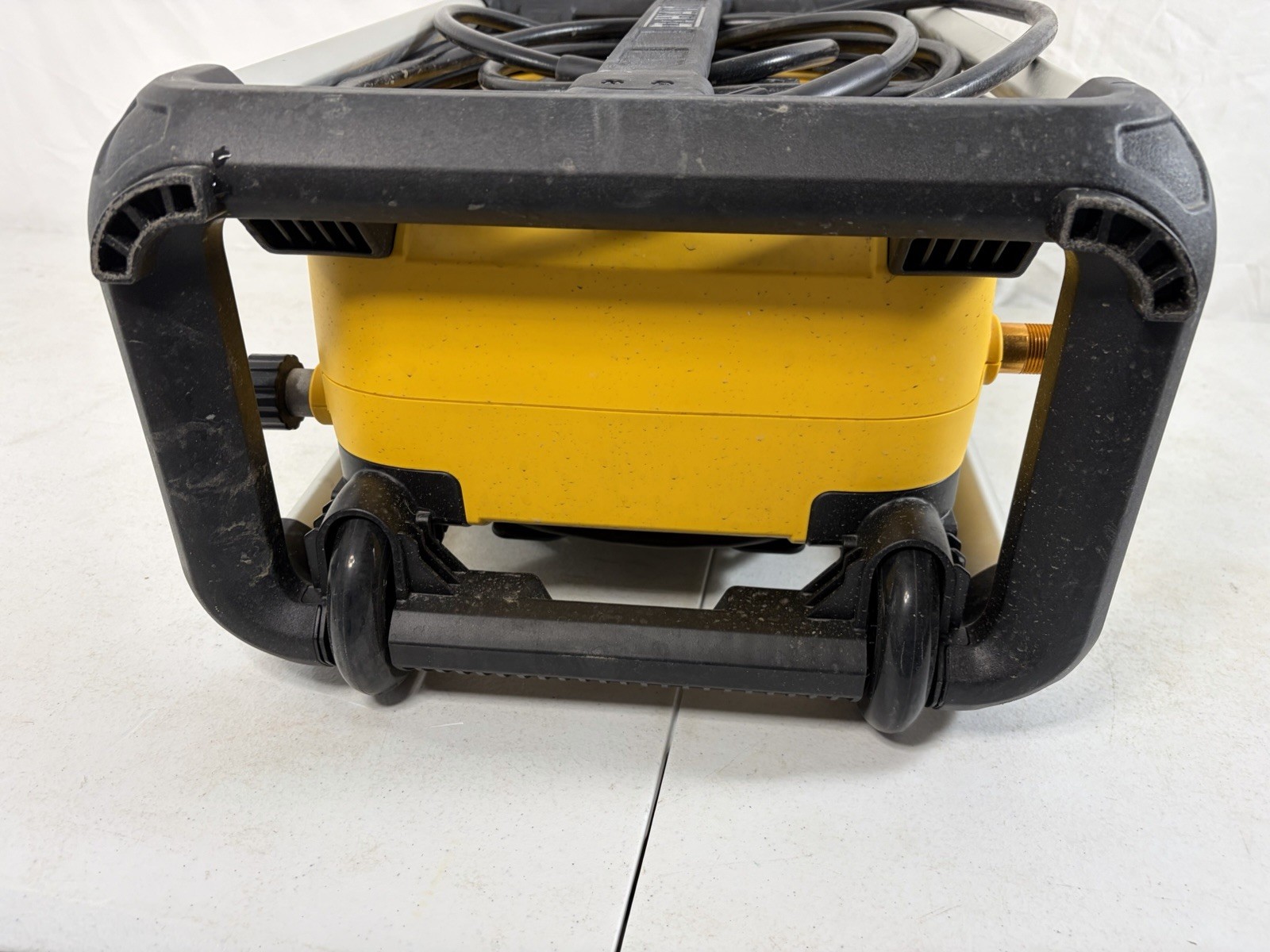 DEWALT 2100 PSI 1.2 GPM 13 Amp Cold Water Electric Pressure Washer DWPW2100
