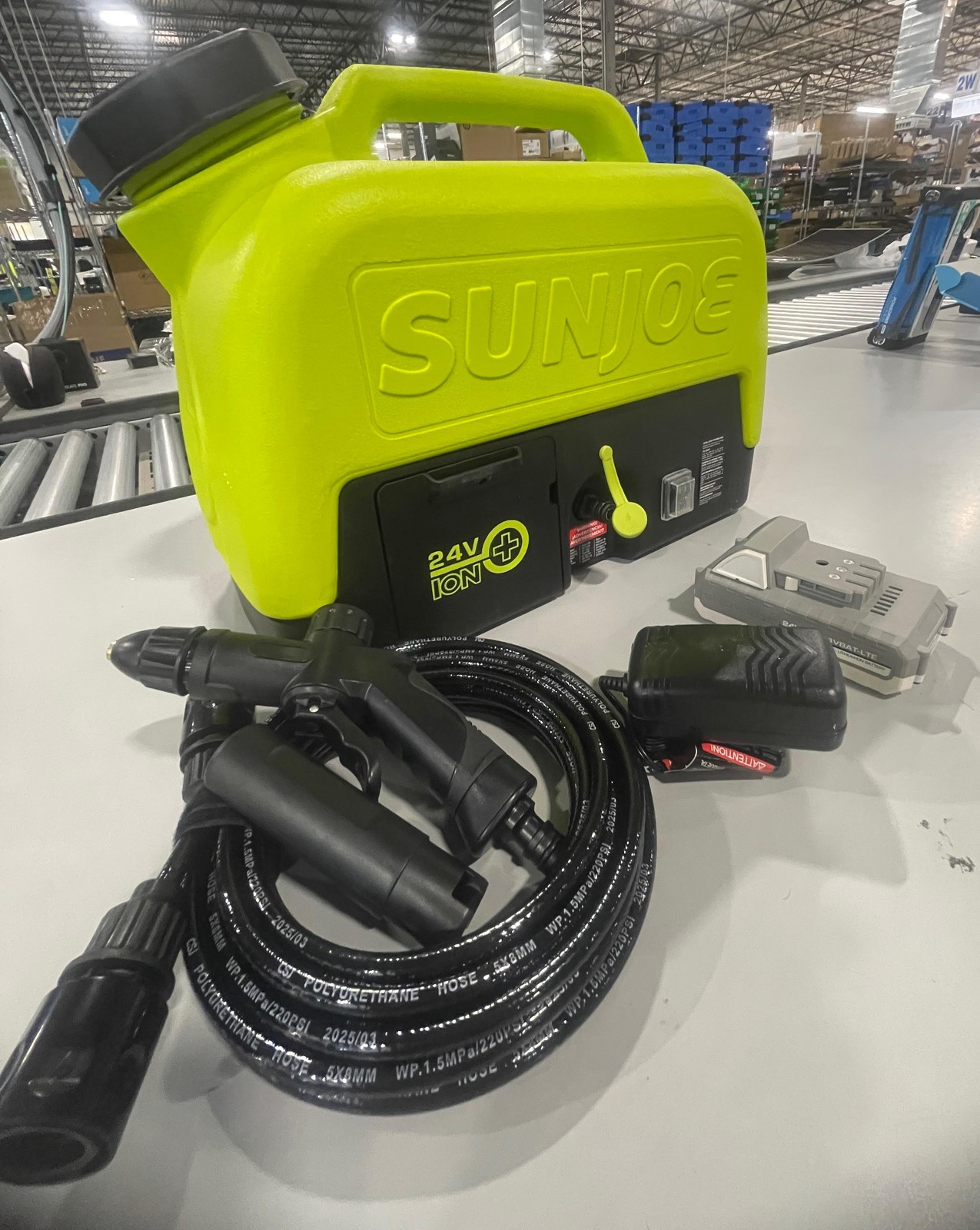 SUN JOE 24V CORDLESS PORTABLE SINK/SHOWER WASHER KIT W/BATTERY – Scratch & Dent