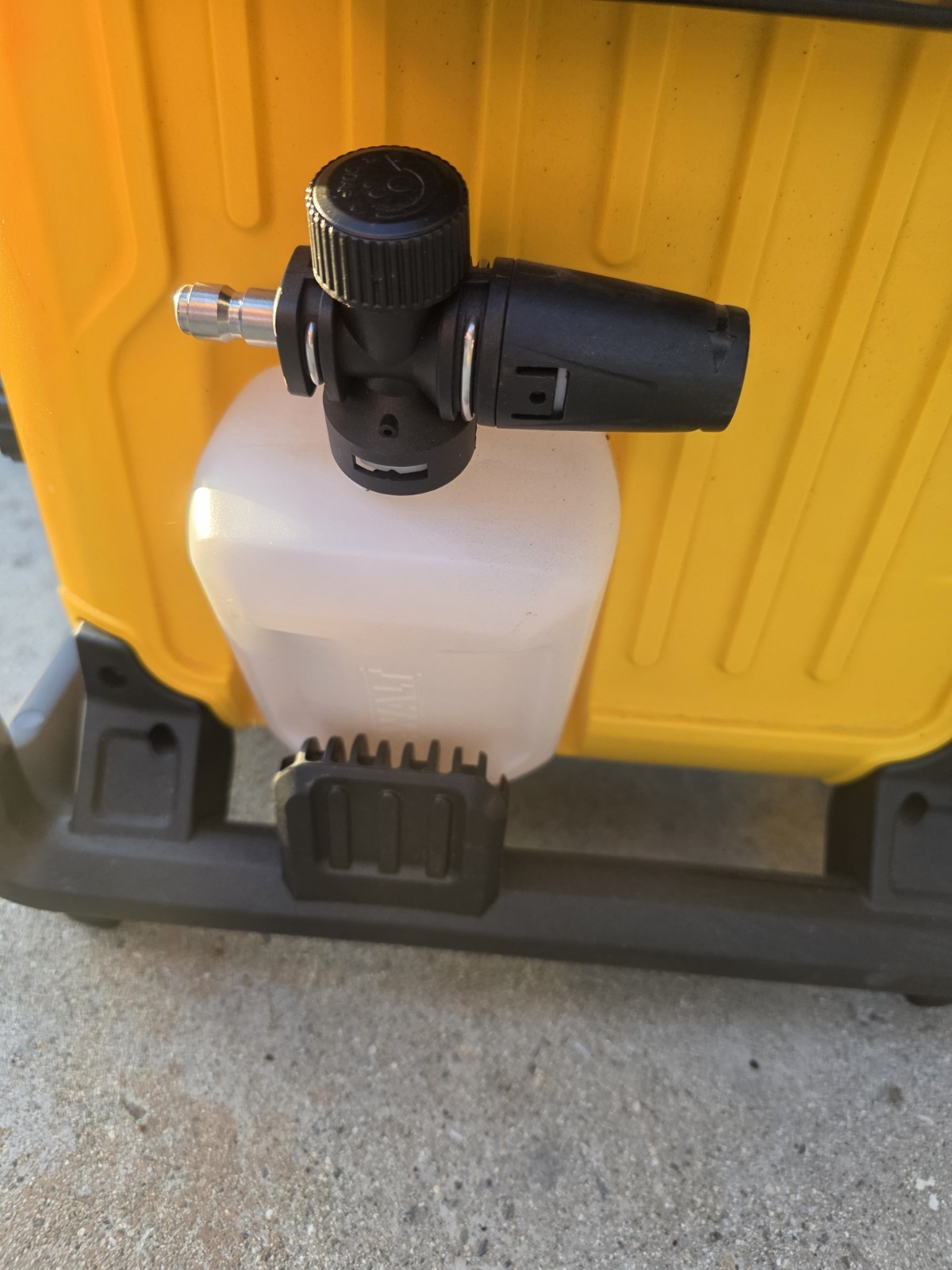 DEWALT DWPW3000 3000-MAX PSI 1.1-GPM Brushless Electric Pressure Washer