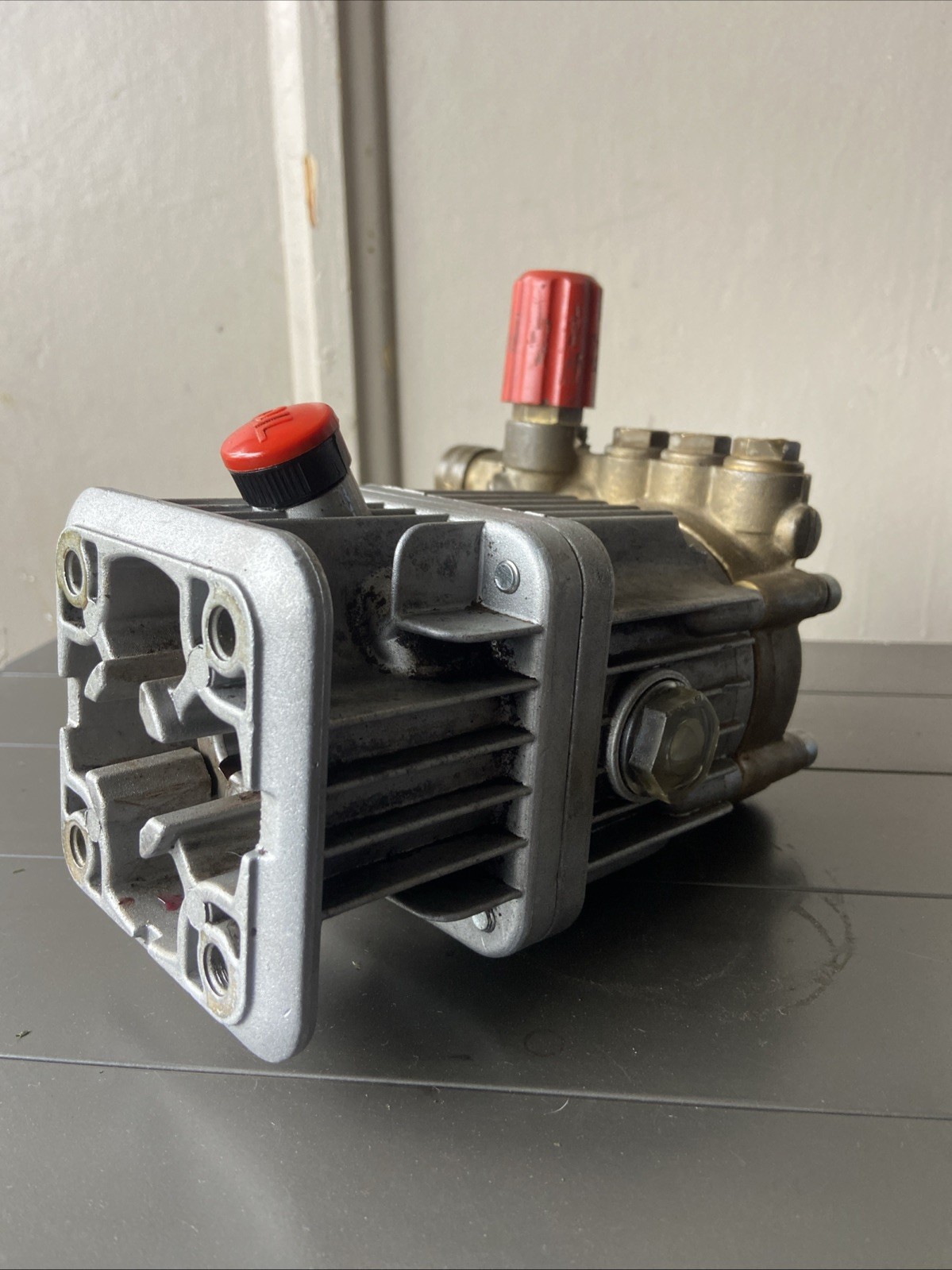 Comet AXD 3020G Pressure Washer Pump – LOW PRESSURE – PARTS OR REPAIR