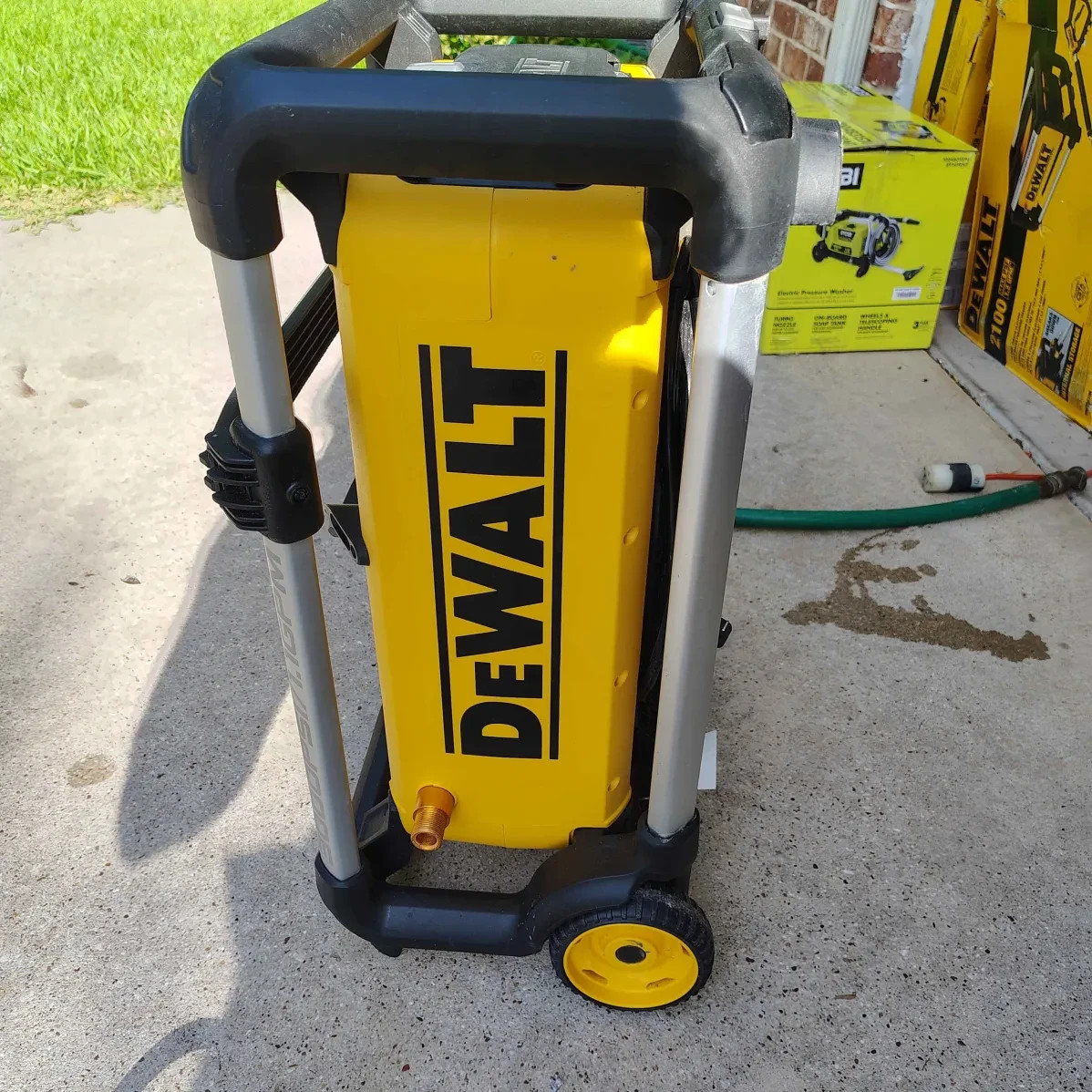 DEWALT DWPW3000 3000 MAX Psi 1.1 Gpm Brushless Electric Jobsite Pressure Washer