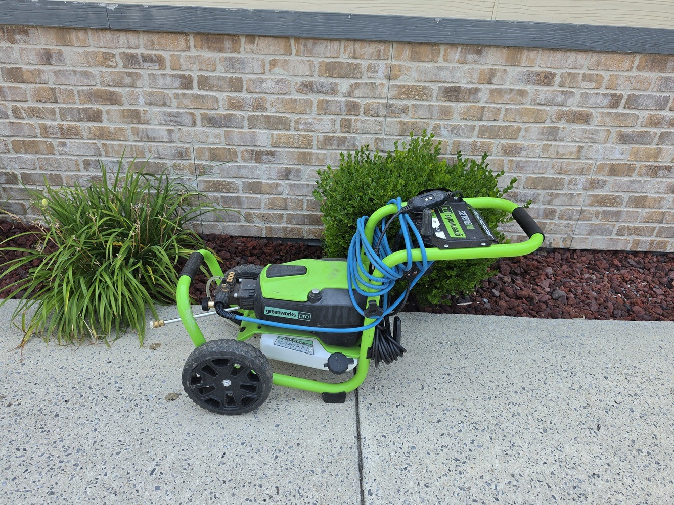 GREENWORKS PRO GPW3000 3000 PSI 2.0 GPM Electric Pressure Washer
