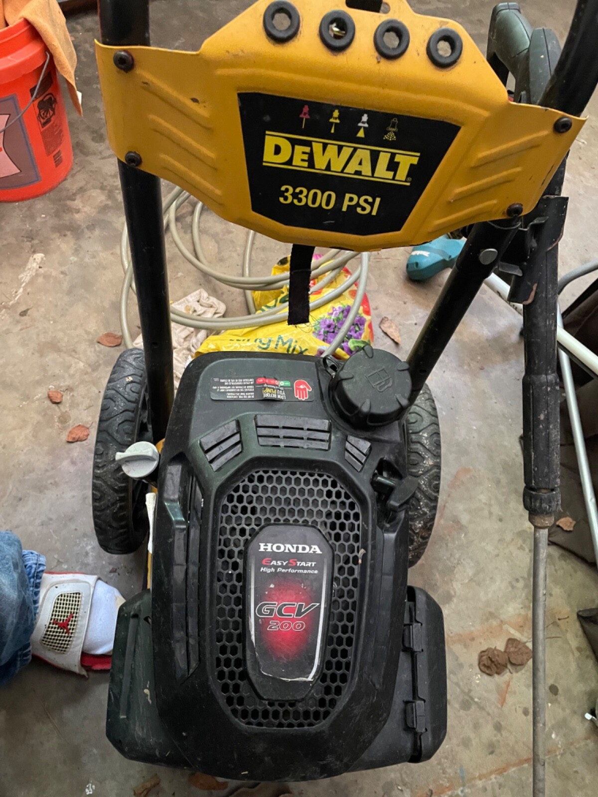 dewalt 3300 psi pressure washer with soap mixing tank