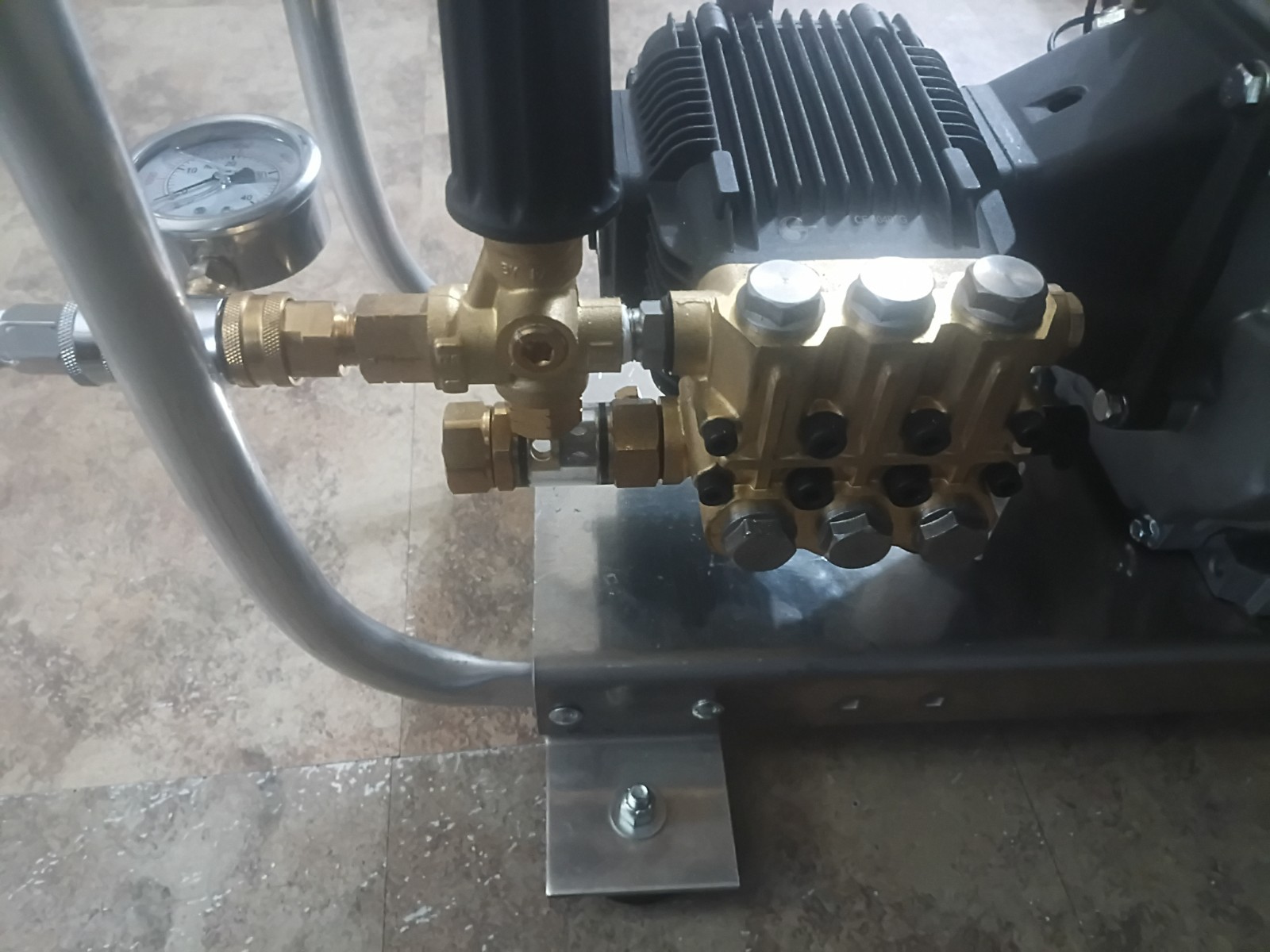 Pressure Washer – Brand New Commercial 4,000 PSI