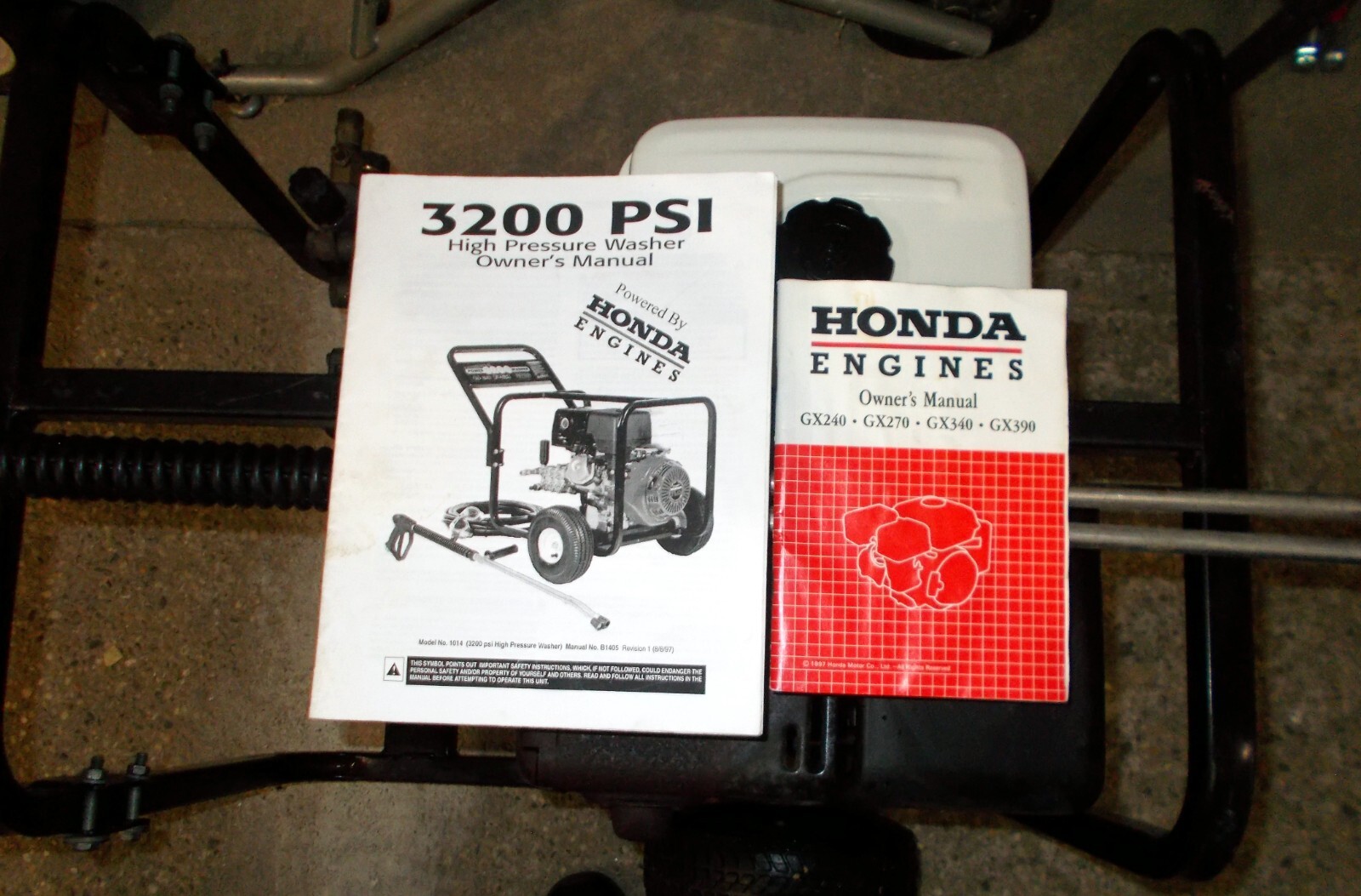 GENERAC 3200 PSI 4 GPM 11 HP HONDA GAS POWERED PRESSURE WASHER