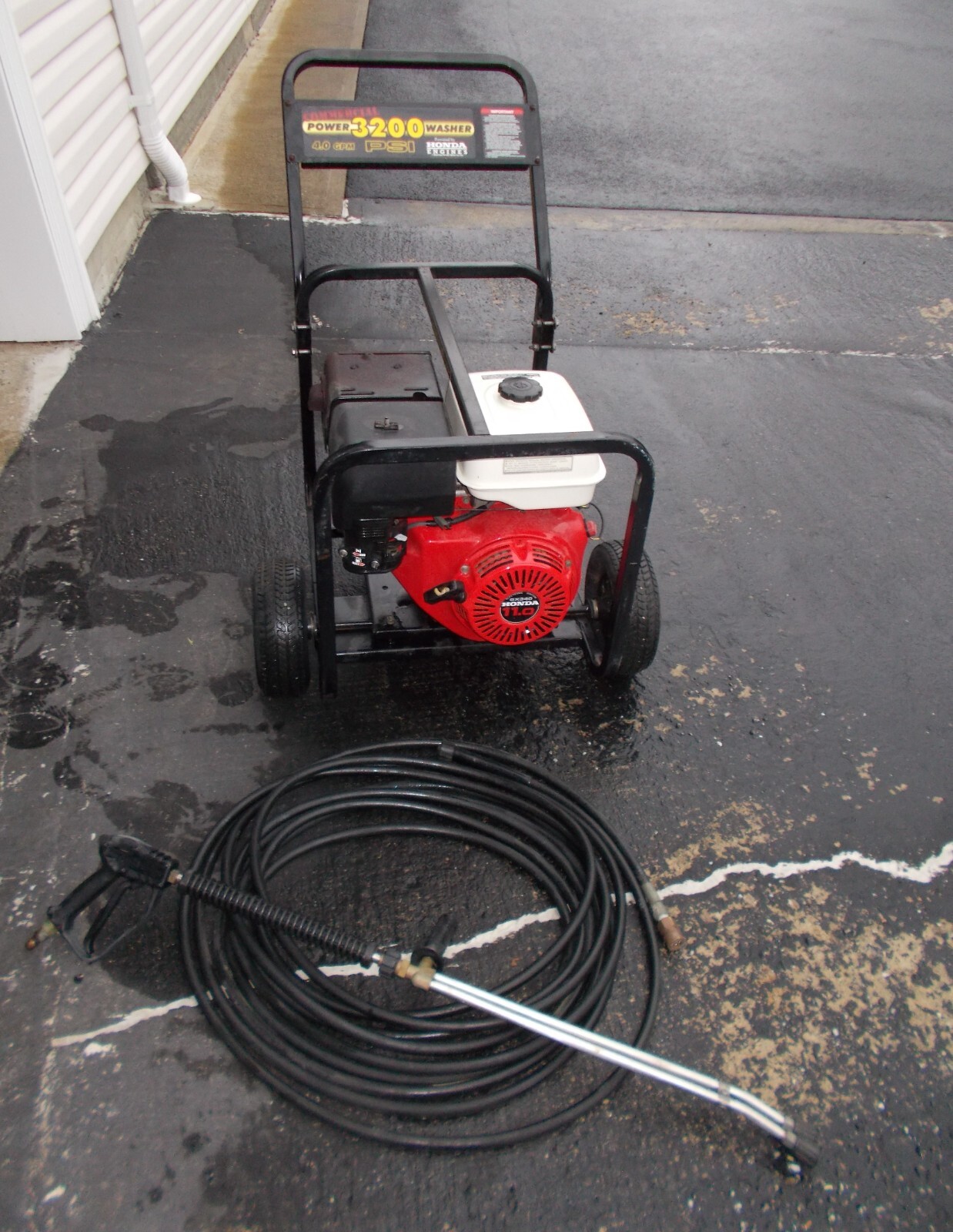 GENERAC 3200 PSI 4 GPM 11 HP HONDA GAS POWERED PRESSURE WASHER