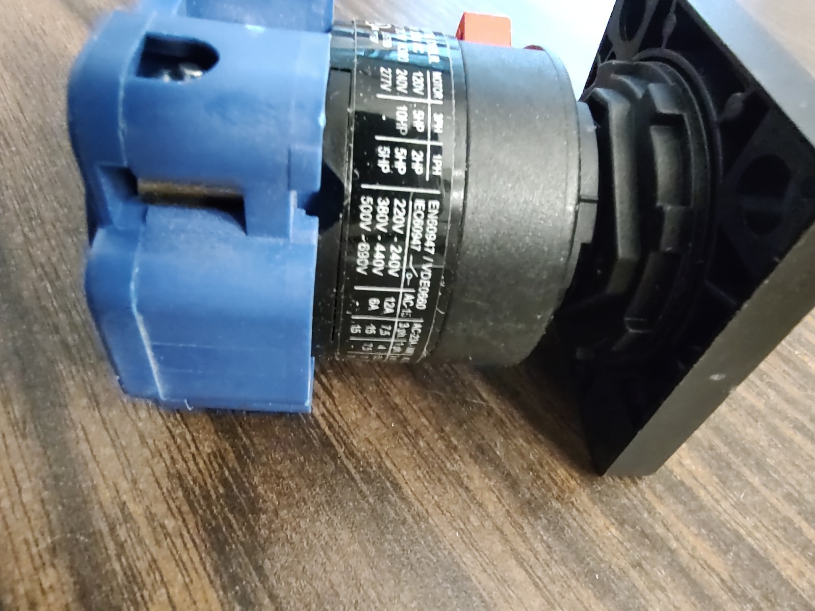 Kraus Naimer, 240V, 30A, Face Plate 1.7/8″ 1 hole, 3 Position Off-Pump-Burner