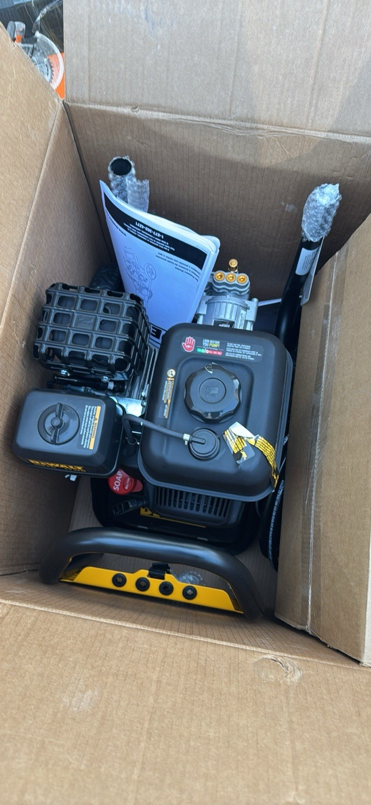 DEWALT DXPW61338 3400 PSI 2.5 GPM 208cc Gas Pressure Washer Low Oil