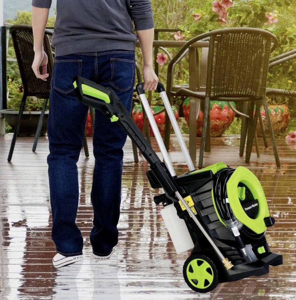 Green 2000 Watt Pressure Washer w/ 4 Interchangeable Nozzles & Soap Bottle New