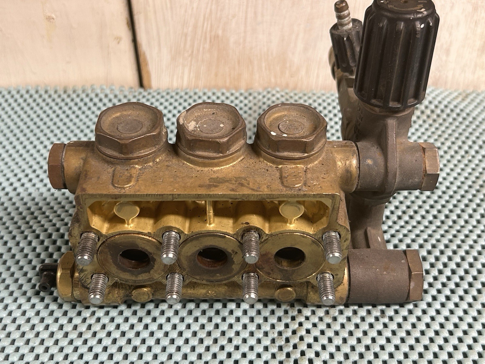 General Pump TT9441, 2500 PSI 4.4 GPM Pressure Washer Pump Brass Head