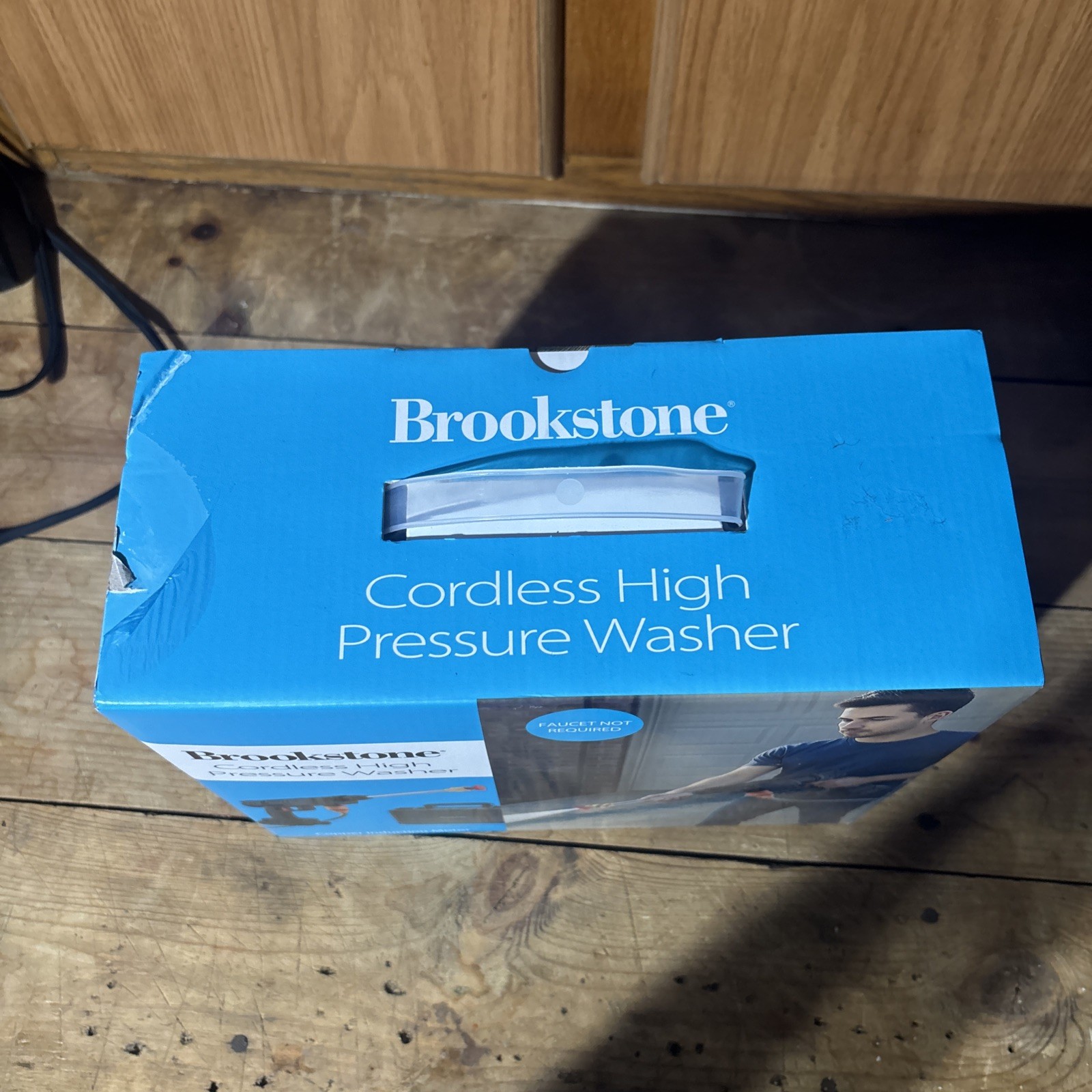 Brookstone Cordless High-Pressure Washer Portable Rechargeable – New