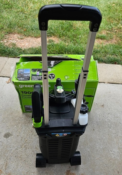 Greenworks 1900-PSI 1.2-GPM Cold Water Electric Pressure washer with Spray Tips