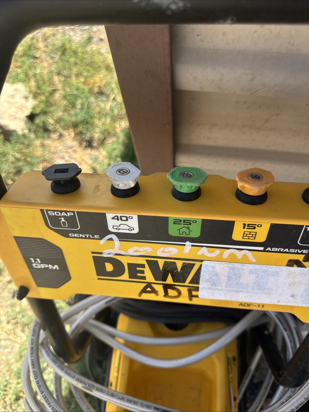 DEWALT 2400 PSI 1.1 GPM Corded Electric Cold Water Washer w/ Wand Tips
