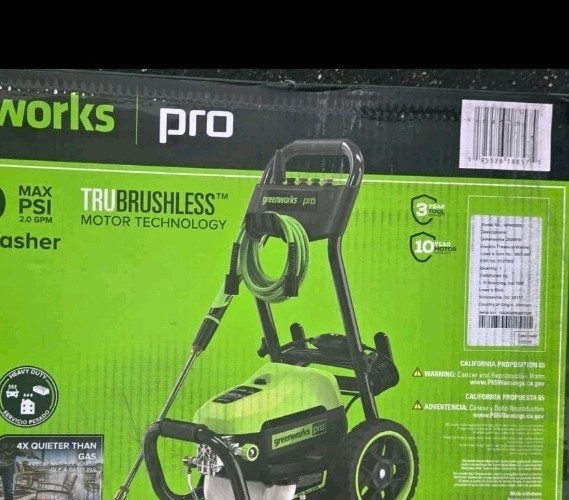 Greenworks 2500-PSI 2-GPM Cold Water Electric Pressure washer with 5 Spray Tips