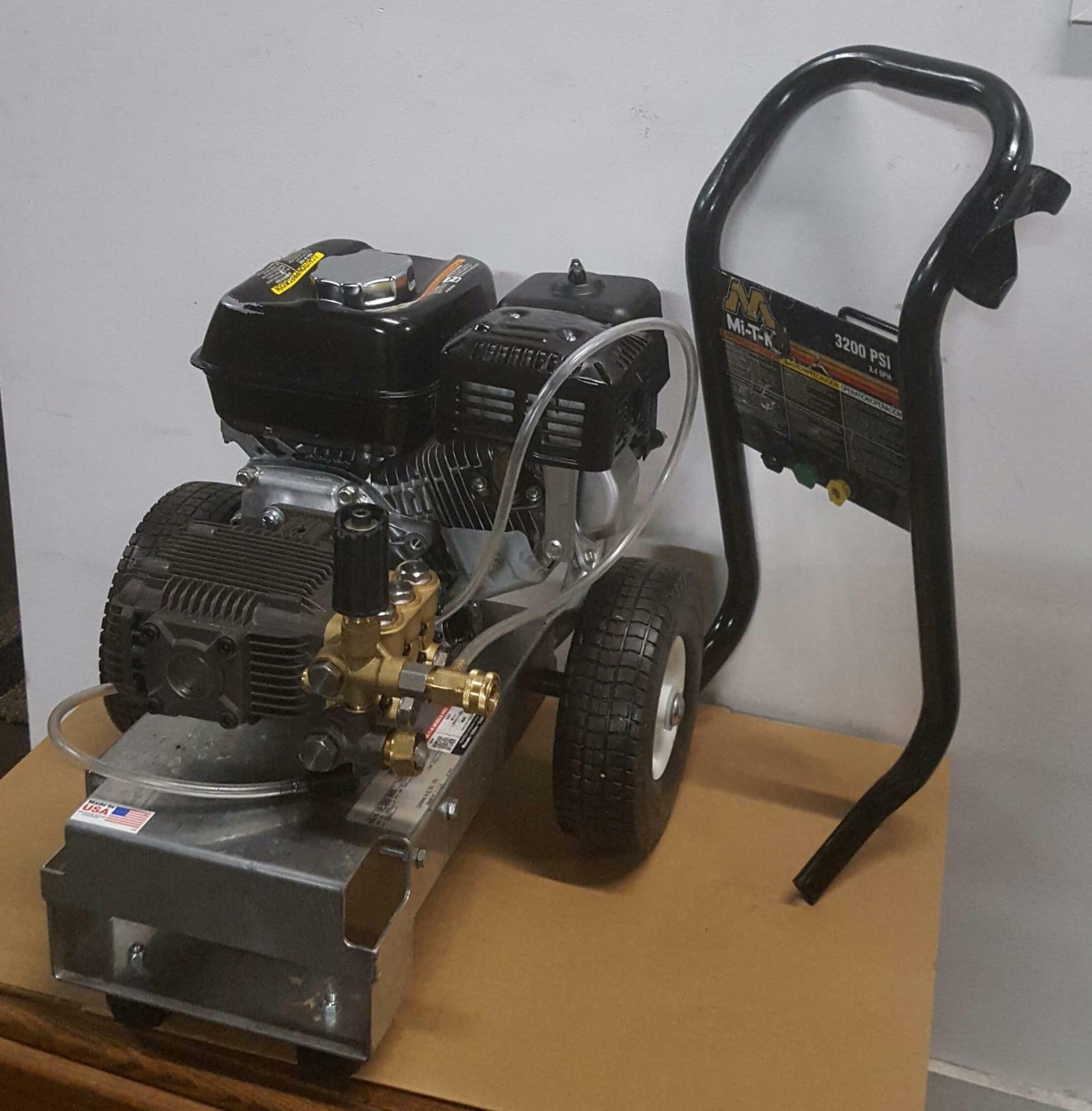 Mi T M-WP-3200-0MHB 3200 PSI @ 2.4 gpm Pressure Washer