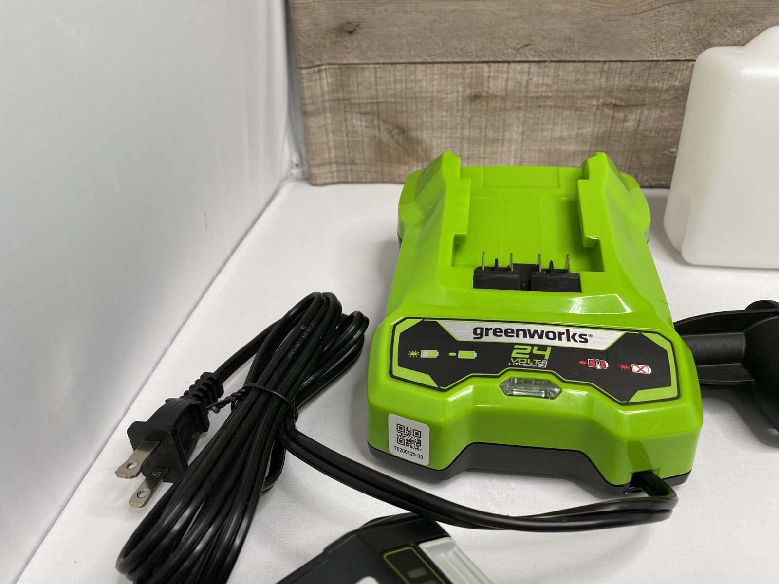 Greenworks 24V 600 PSI Pressure Washer Cordless Power Cleaner w/ (2) Batteries