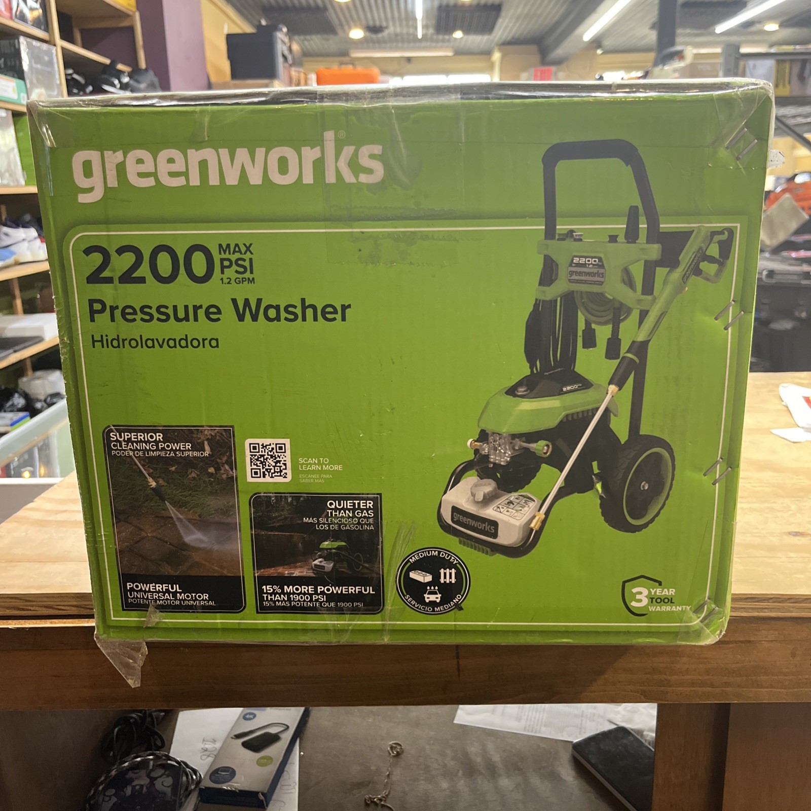 Greenworks 2200-PSI 1.2-GPM Cold Water Electric Pressure washer with 4 Spray Tip