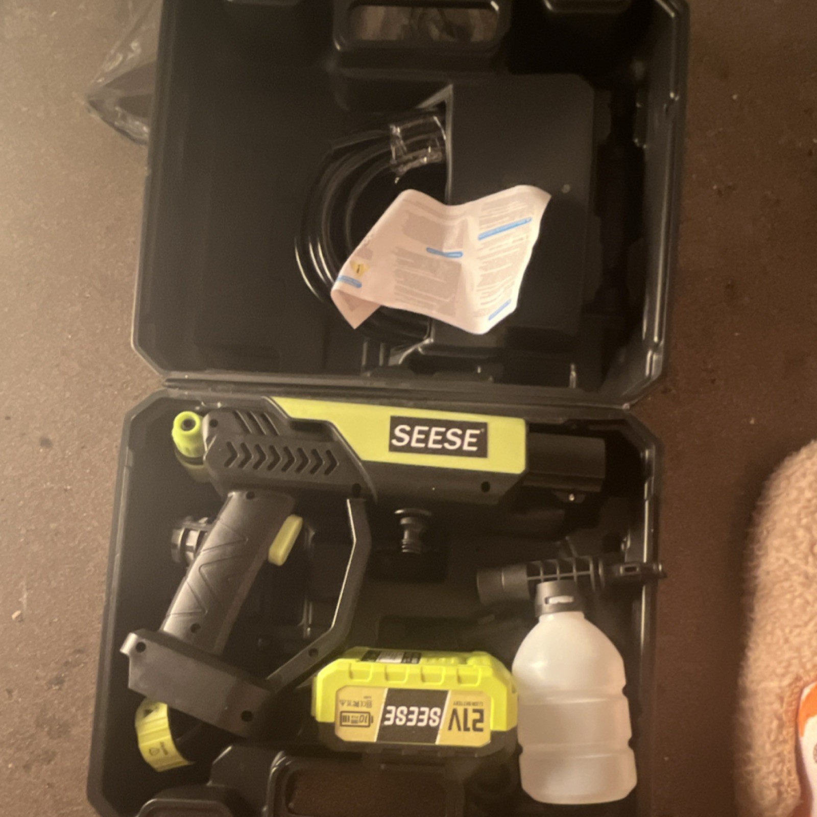 SEESE 21V Cordless Handheld Pressure Washer Kit with Gun, Battery, Hose