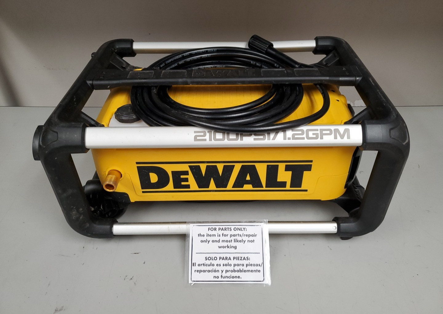 DeWALT (DWPW2100) 2100 PSI 1.2 GPM 13 Amp Pressure Washer (FOR PARTS ONLY)