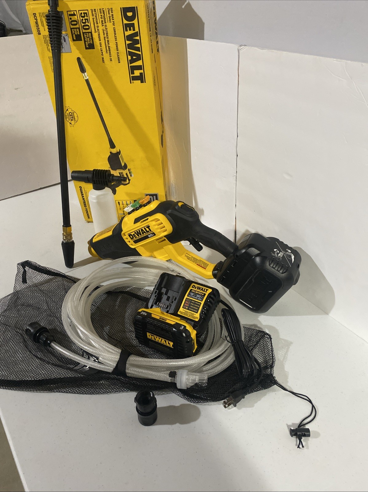DEWALT 20V Max 550 PSI 1.0 GPM Battery Powered Cleaner 3ah Battery/Charger