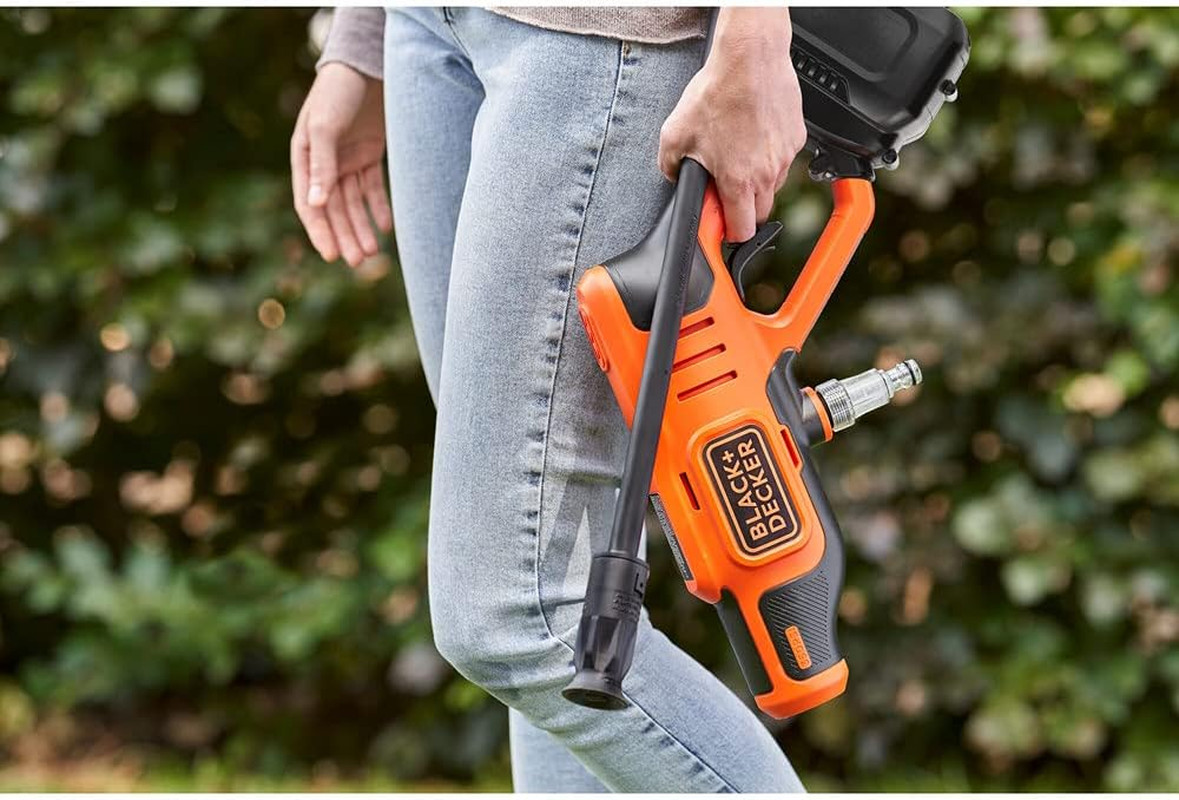 BLACK+DECKER 20V MAX Pressure Washer, 350 PSI (BCPW350C1)
