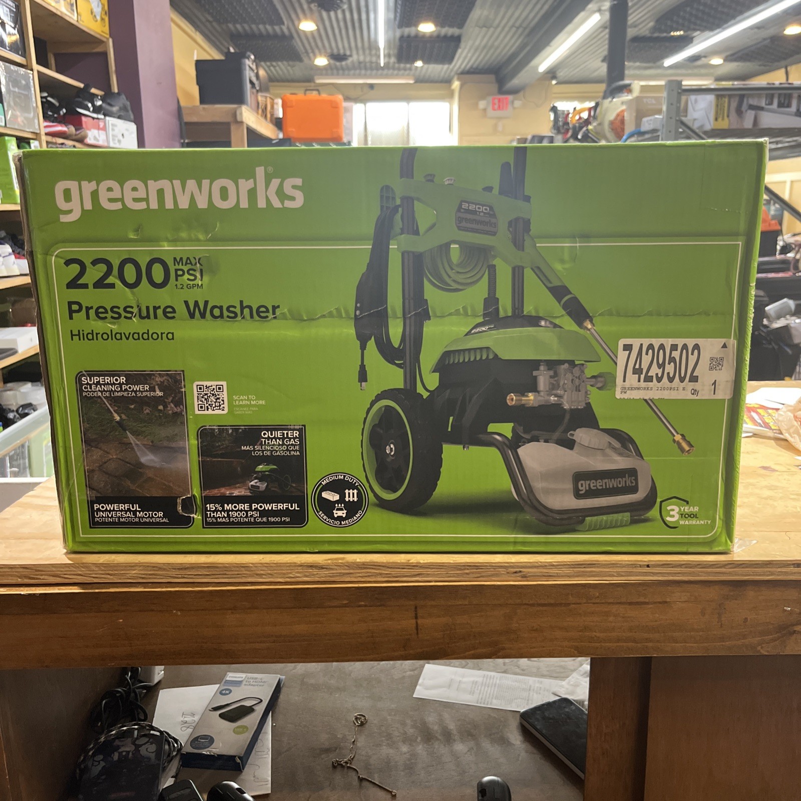 Greenworks 2200-PSI 1.2-GPM Cold Water Electric Pressure washer with 4 Spray Tip