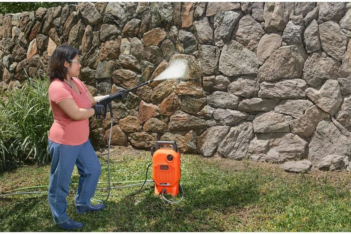 BLACK+DECKER Electric Pressure Washer, Cold Water, 1700 PSI, 1.2 GPM (BEPW1700)