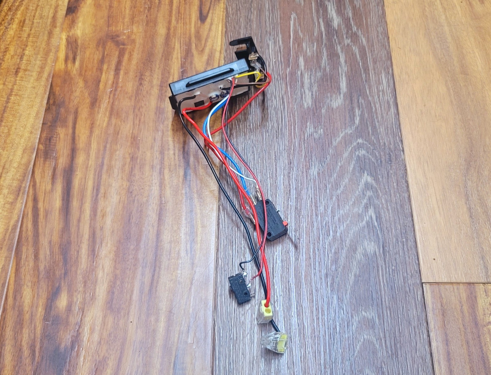DEWALT MICRO SWITCH & BOARD FOR DCPW550 20V MAX 550 PSI Pressure Washer