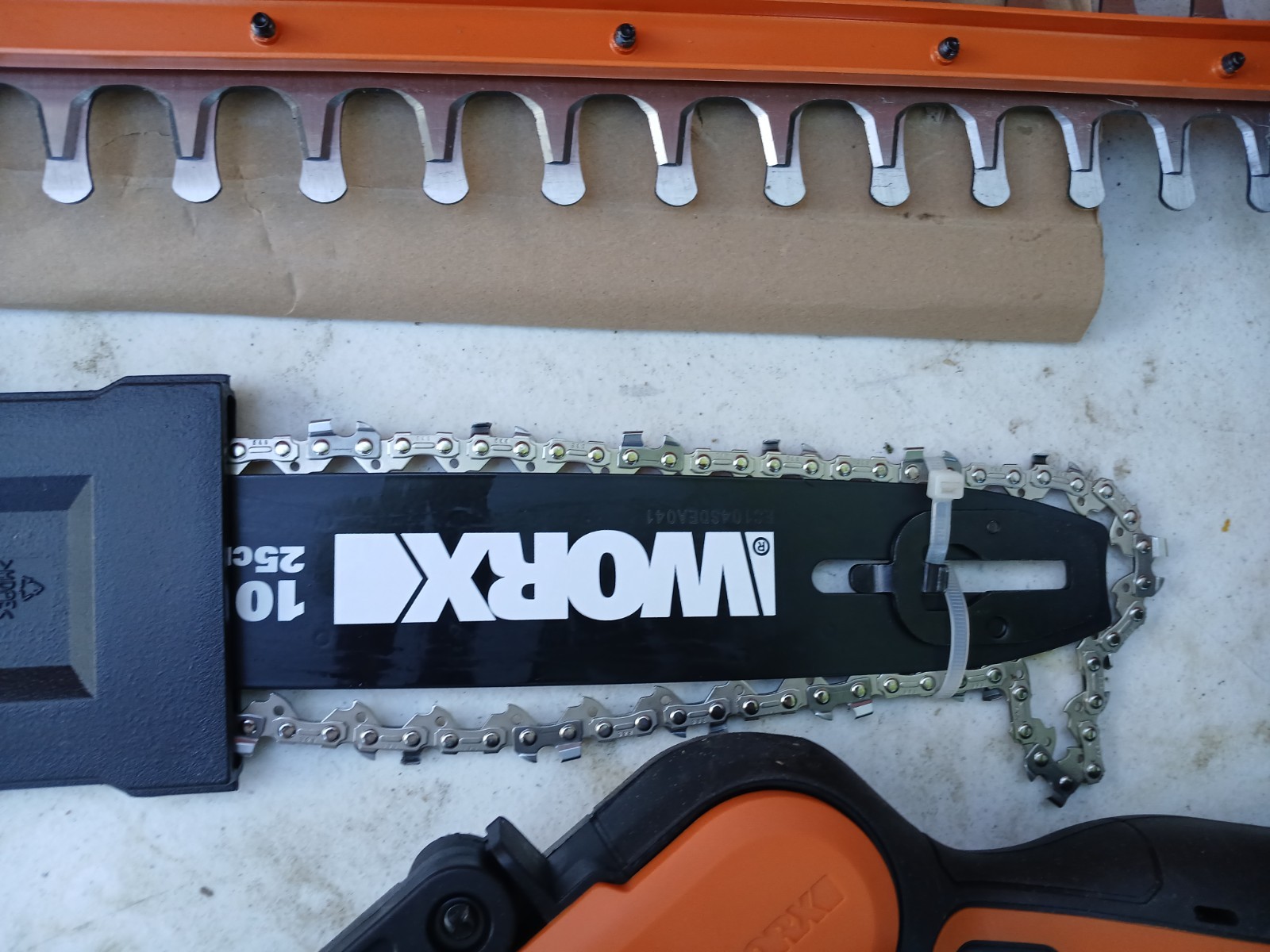 NEW OPEN BOX WORX WG937 20V 3-IN-1 KIT 22″ TRIMMER, 5″ PRUNE SAW 10″ CHAINSAW