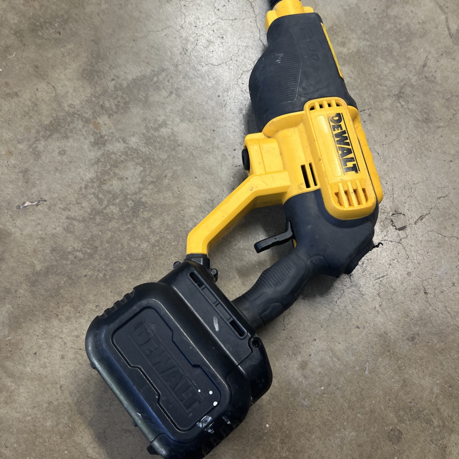 USED DEWALT DCPW550 20V Cordless 550PSI COLD WATER PRESSURE WASHER (QUI003319)
