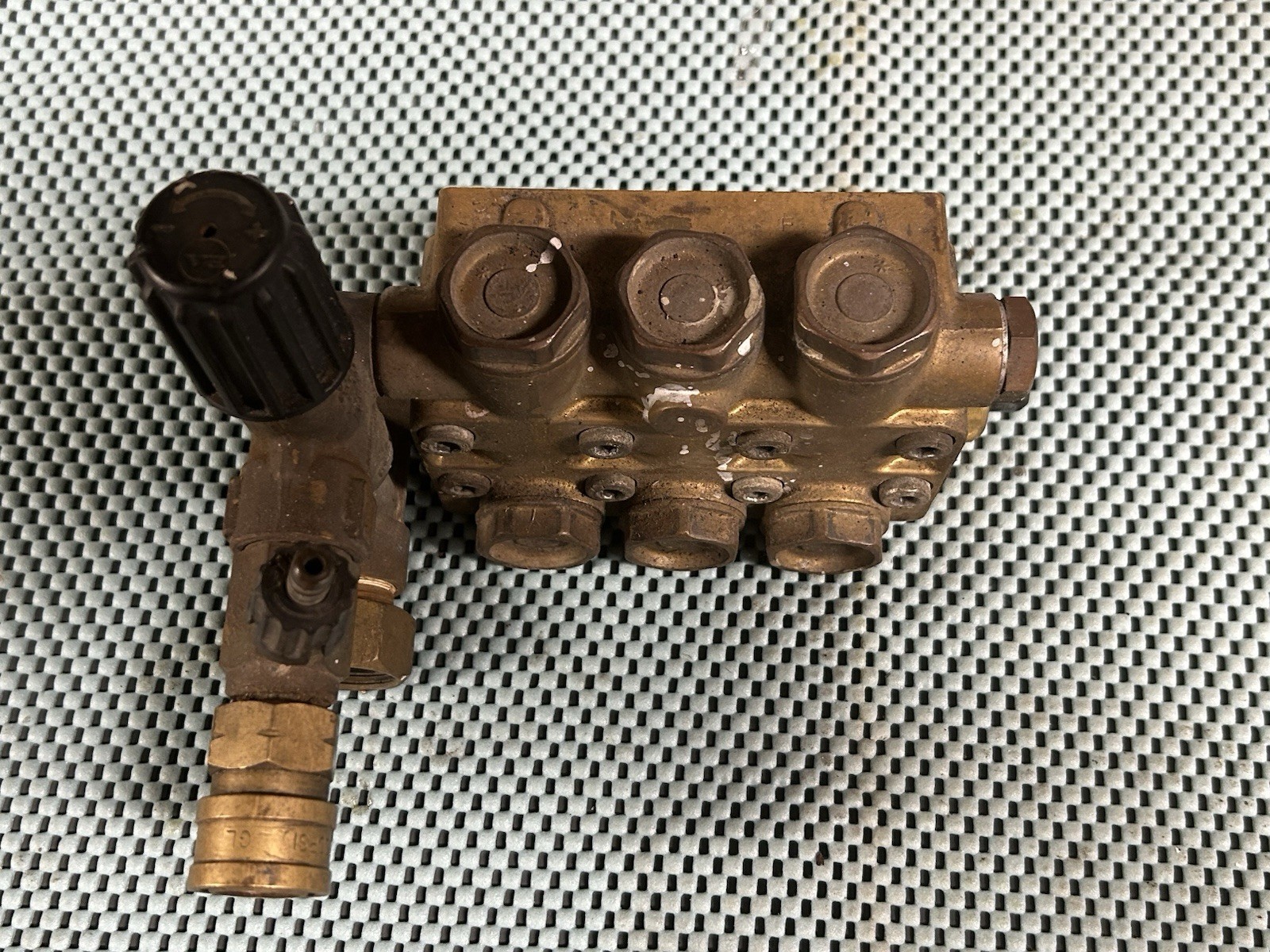 General Pump TT9441, 2500 PSI 4.4 GPM Pressure Washer Pump Brass Head