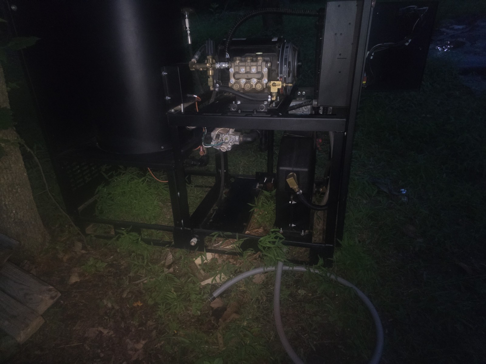 M-I-TM hot water industrial pressure washer