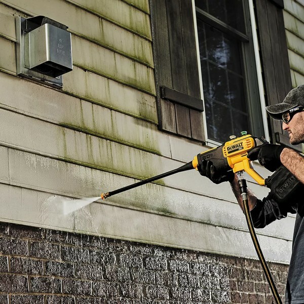 DEWALT CANADA 20V MAX Lithium Ion Brushless Cordless 550 PSI Power Cleaner Kit